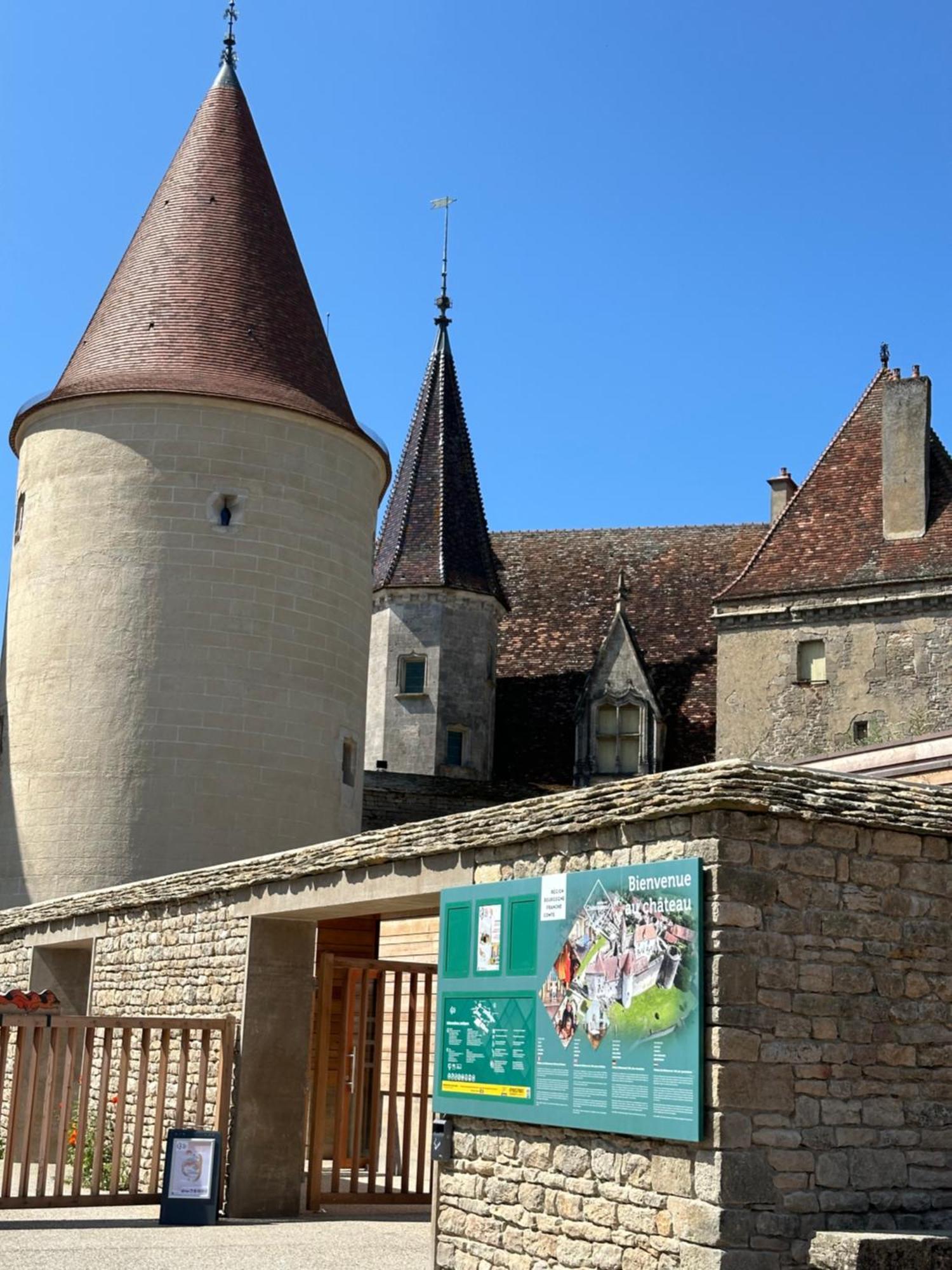 Chateauneuf Suites Zewnętrze zdjęcie