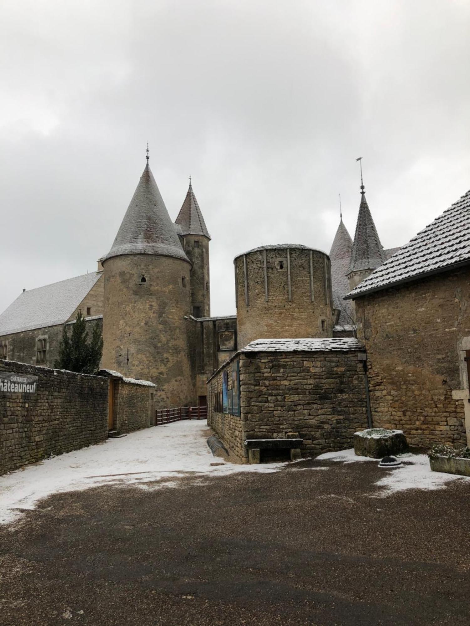 Chateauneuf Suites Zewnętrze zdjęcie